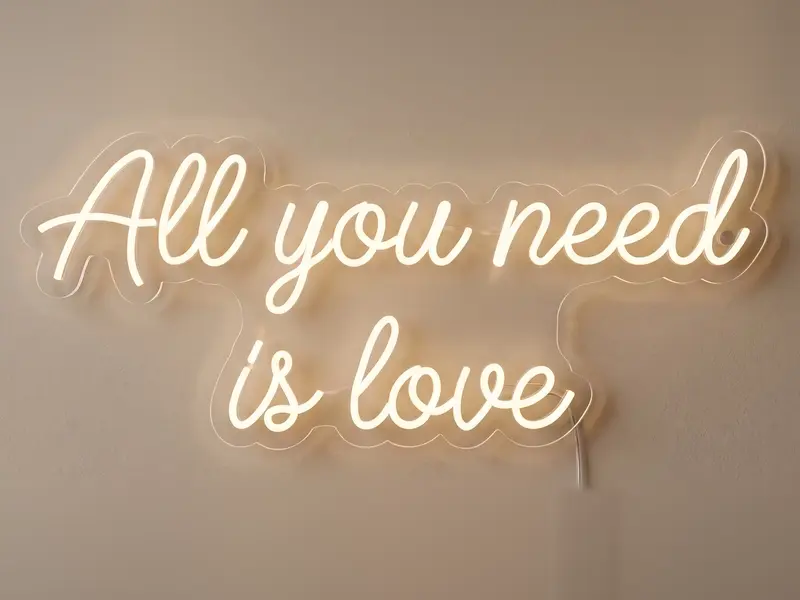 Neon LED All you need is love, 110 × 44 cm