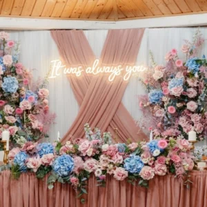 Romantyczny napis neonowy It was always you – wyznanie miłości