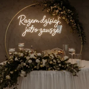 Świecący neon LED z napisem Razem dzisiaj jutro zawsze na tle weselnej ścianki