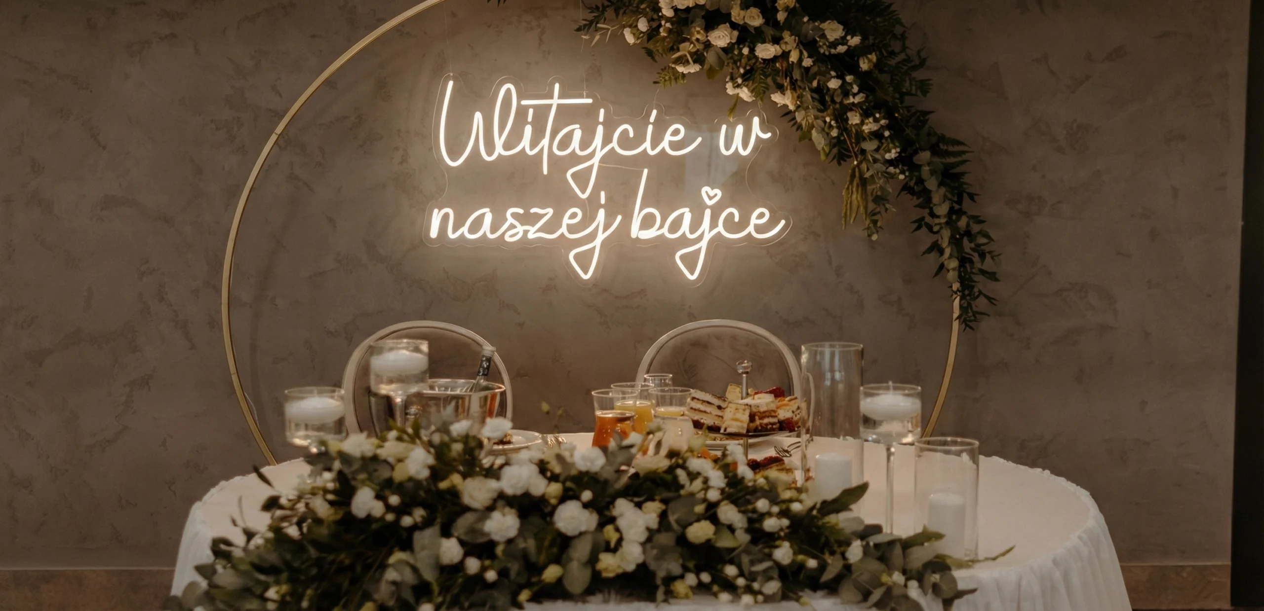 Neon LED na wesele Witajcie w naszej bajce – świecący napis powitalny 110x55cm